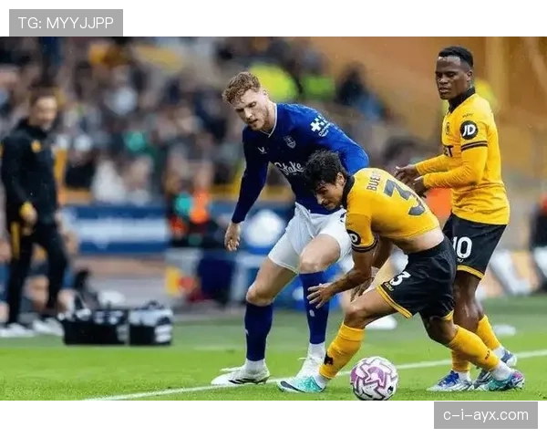 休斯：英超争冠白热化，关键战考验球队硬实力