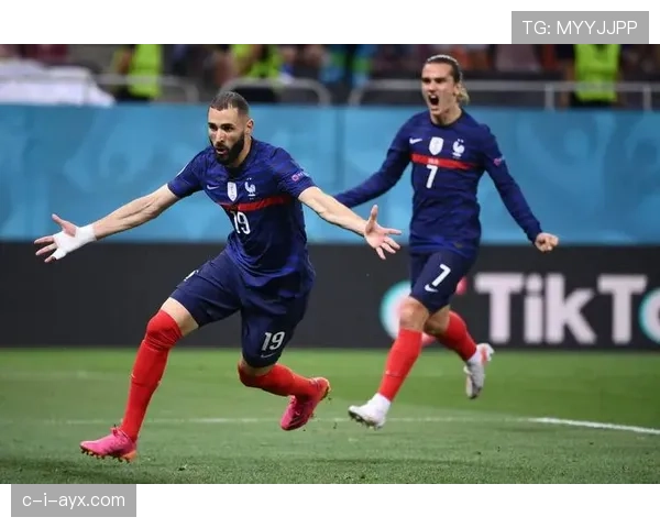 德尚传奇：法国足球的象征持续塑造国家队辉煌未来