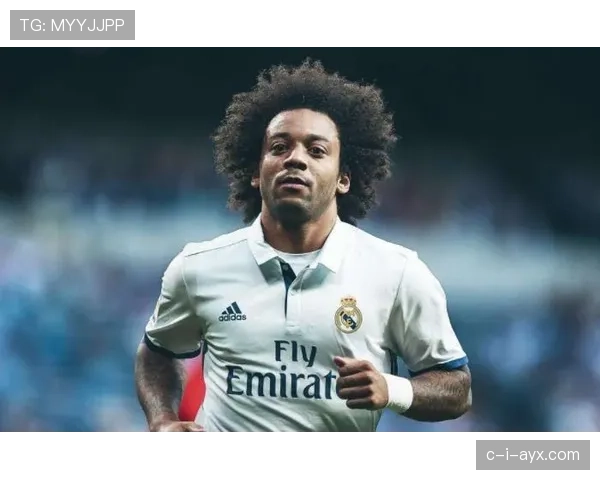 在高线压迫下罗伯逊与马塞洛边后卫驱动差异 在高线压迫下罗伯逊与马塞洛边后卫驱动差异