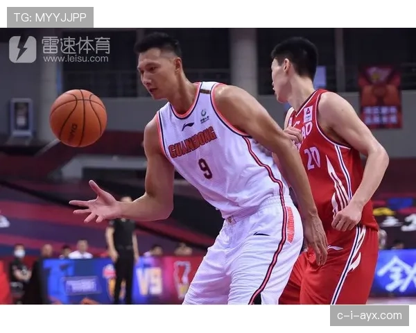 易建联家里冰箱贴都是NBA球队logo，连牛奶盒都得按训练餐单贴标签