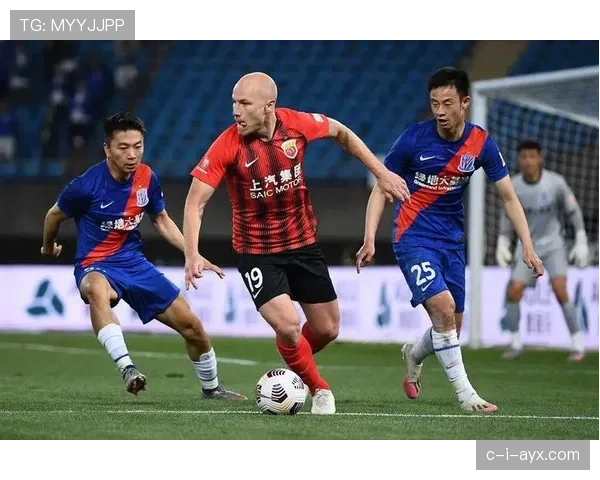 保利尼奥加强高位逼抢撕开防线 本赛季角色转换推动球队攻防转型